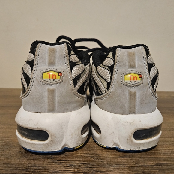 Nike Air Tuned Max White Black Orange Accent Sneakers - Picture 2 of 6